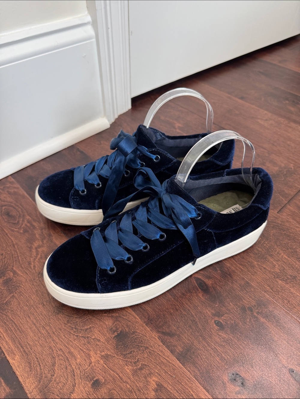 Steve Madden Bertie V Women’s Blue Velvet Velour Shoes, Ribbon Laces, size 11 - Picture 3 of 9